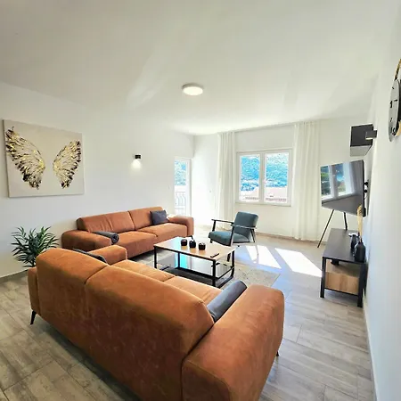 3-bedroom Sea View With Private Parking *