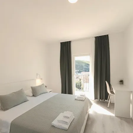 Lejlighed 3-Bedroom Sea View Home With Private Parking *