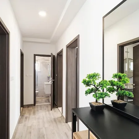 Apartmán 3-Bedroom Sea View Home With Private Parking *