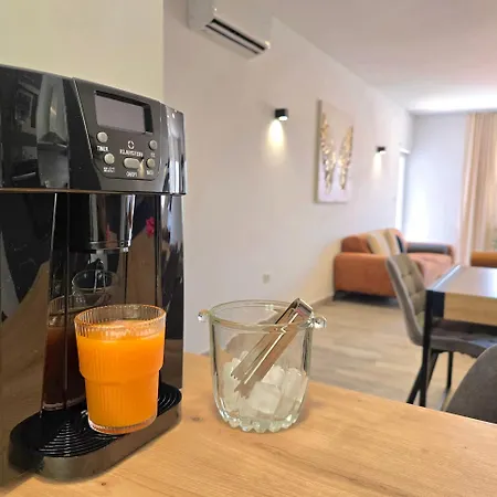 3-bedroom Sea View With Private Parking 아파트 *